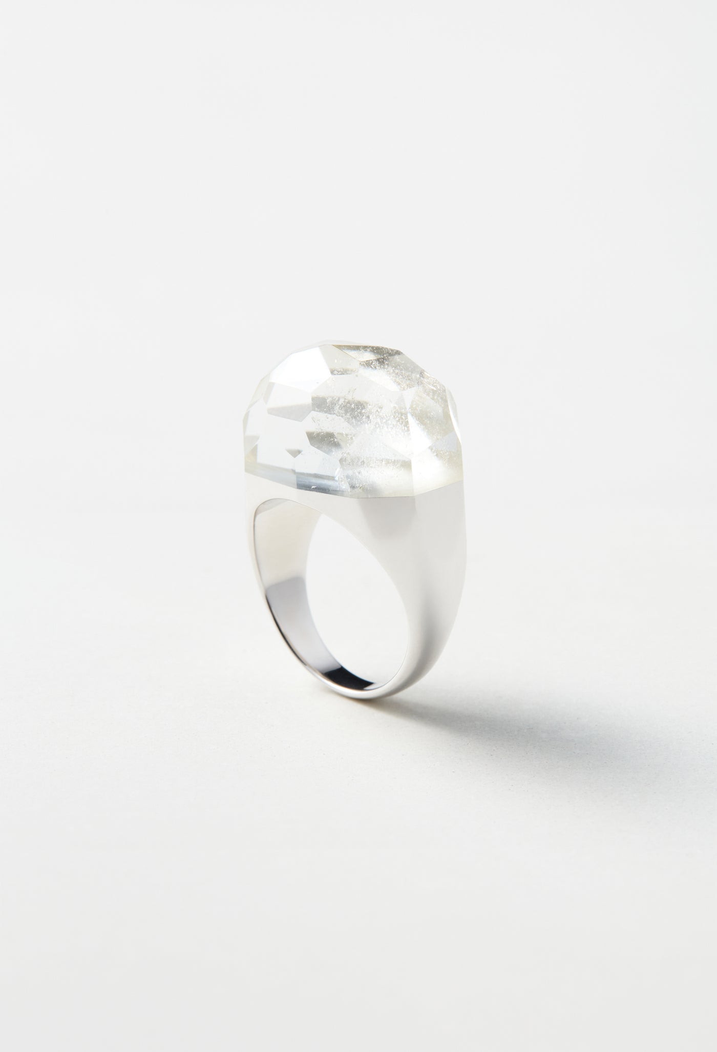 Himalaya Quartz Rock Ring / Faceted Round / Silver – bororo