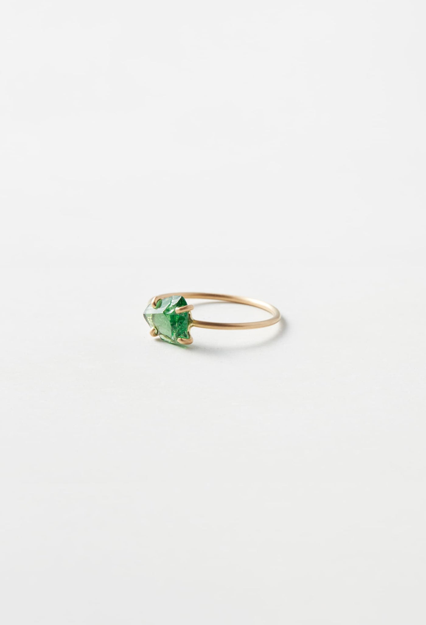 ★K18 ツァボライト ドロップカット ペンダント②(SA+) 一点もの] Tsavolite Gem Ring – bororo