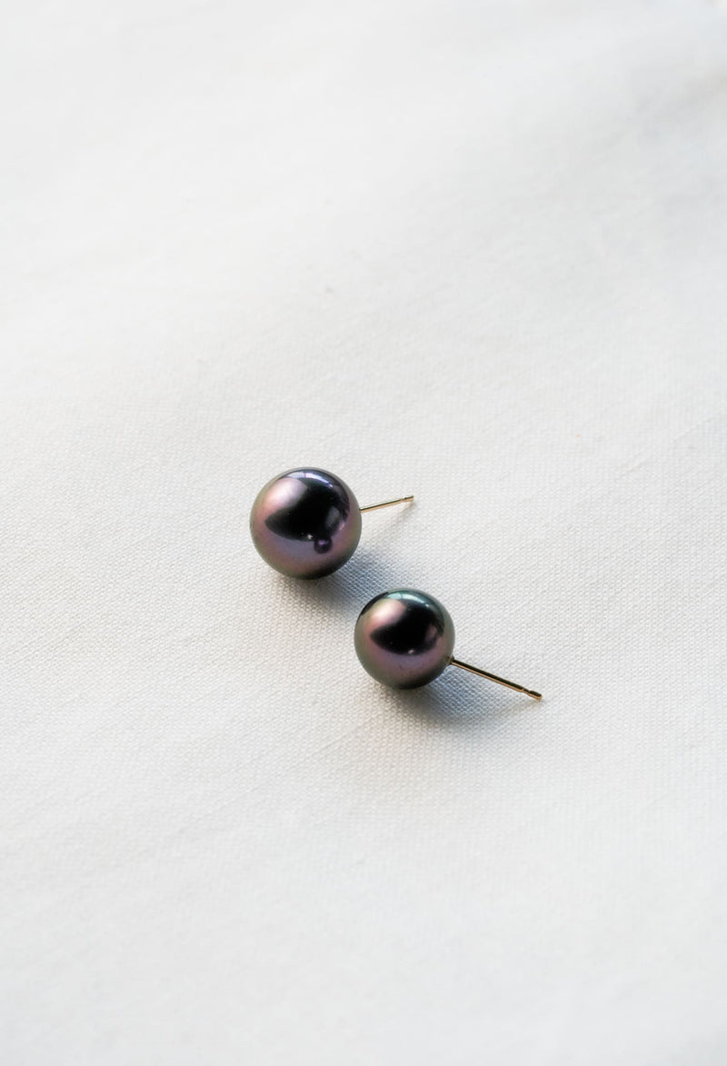 Pinkish Black South Sea Pearl Pierced Earring