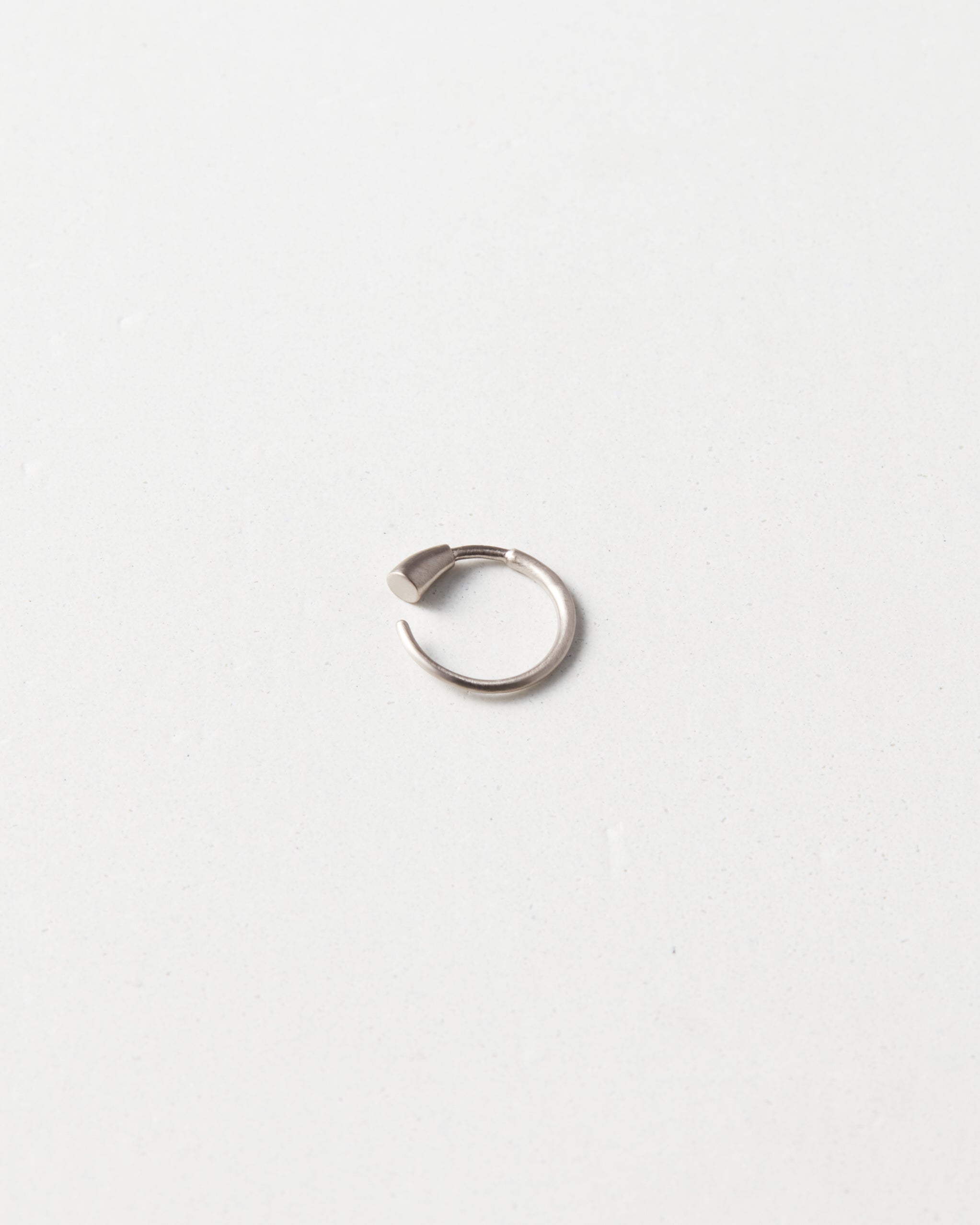 K18 ウェッジフープ ピアス S – bororo